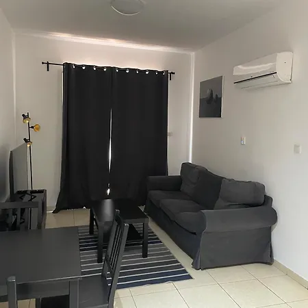 Renovated One Bedroom In With Pool