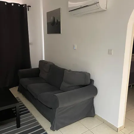 Renovated One Bedroom In With Pool *