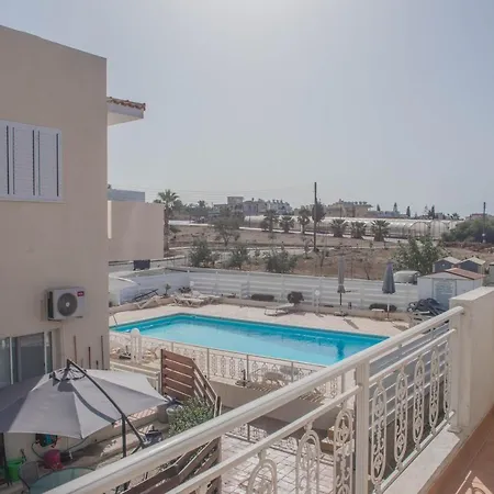 Renovated One Bedroom In With Pool Apartment *