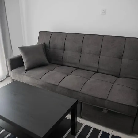 Renovated One Bedroom In With Pool Apartment