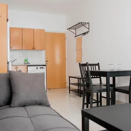 Renovated One Bedroom In With Pool