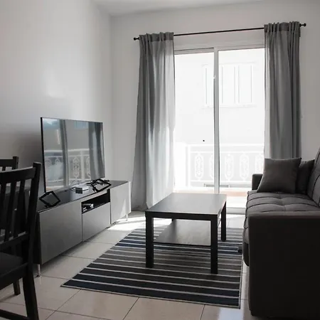 Renovated One Bedroom In With Pool