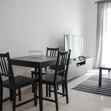 דירה Renovated One Bedroom In With Pool פאפוס