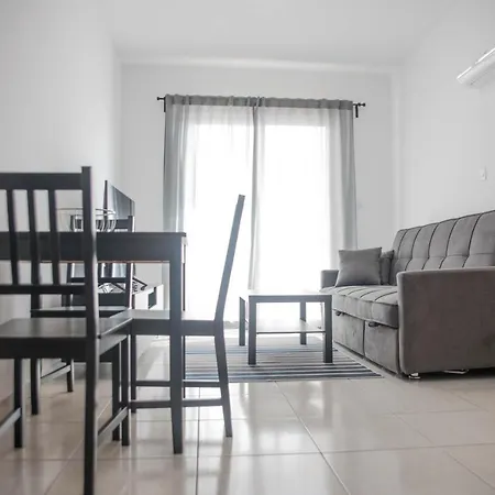 Renovated One Bedroom In With Pool Apartment