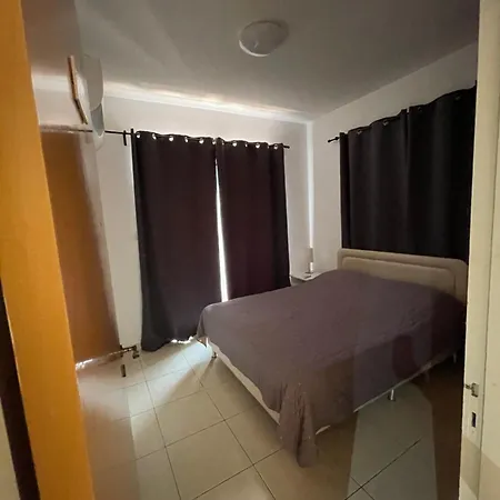 Renovated One Bedroom In With Pool דירה *