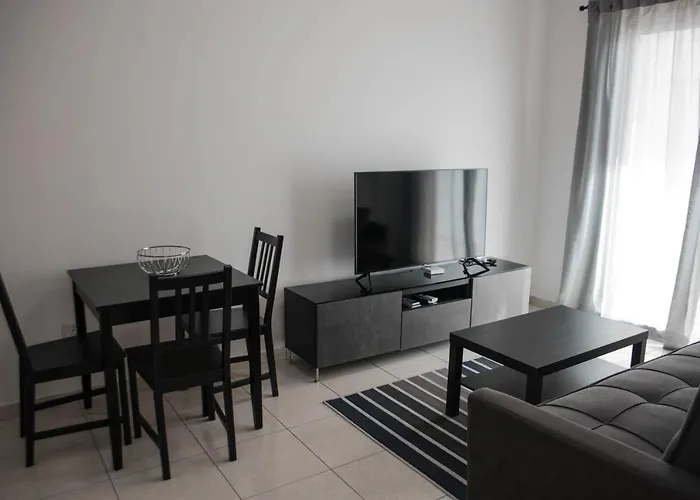 Apartmán Renovated One Bedroom In With Pool *