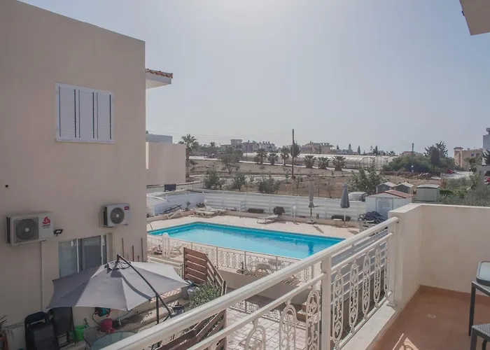 Renovated One Bedroom In With Pool Apartment *