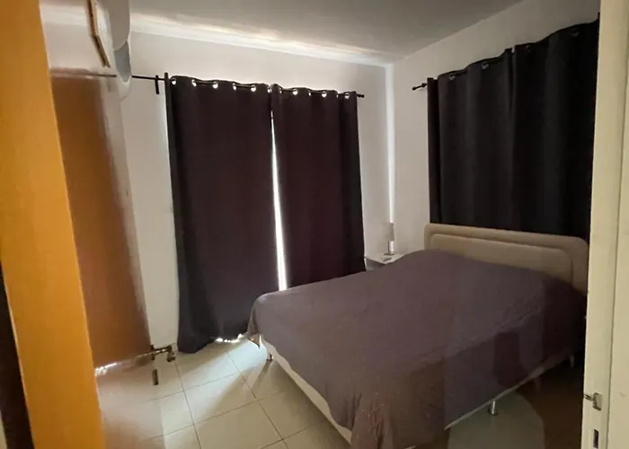 Renovated One Bedroom In With Pool Apartment *