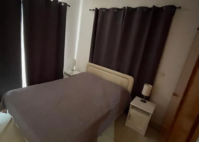 Apartmán Renovated One Bedroom In With Pool