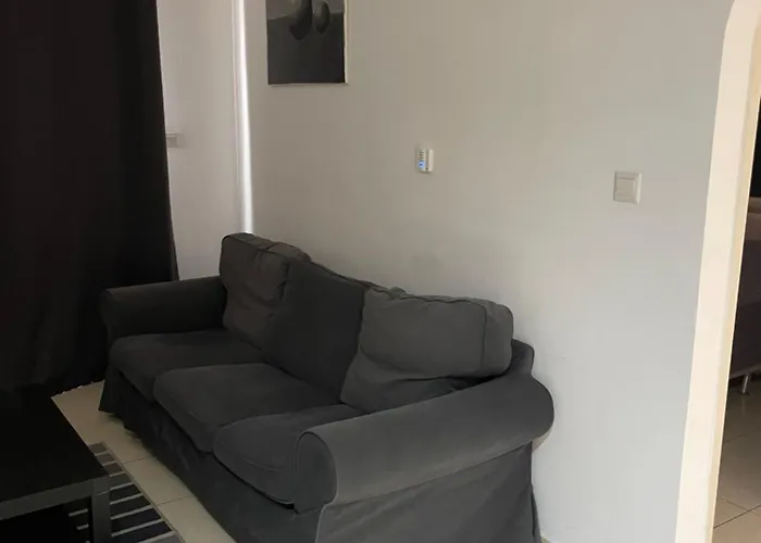 Renovated One Bedroom In With Pool *